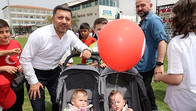23 Nisan Ulusal Egemenlik ve Çocuk Bayramı, tüm yurtta olduğu üzere Nevşehir’de de coşkuyla kutlandı. Törene Nevşehir Belediye Başkanı Rasim Arı’da katıldı