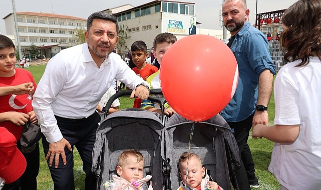 23 Nisan Ulusal Egemenlik ve Çocuk Bayramı, tüm yurtta olduğu üzere Nevşehir’de de coşkuyla kutlandı. Törene Nevşehir Belediye Başkanı Rasim Arı’da katıldı