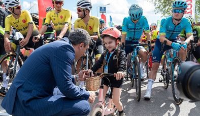 59. Cumhurbaşkanlığı Türkiye Bisiklet Tipi’nin 3. Etabı olan Fethiye – Marmaris etabında 23 Nisan Ulusal Egemenlik ve Çocuk Bayramı coşkuyla kutluyor
