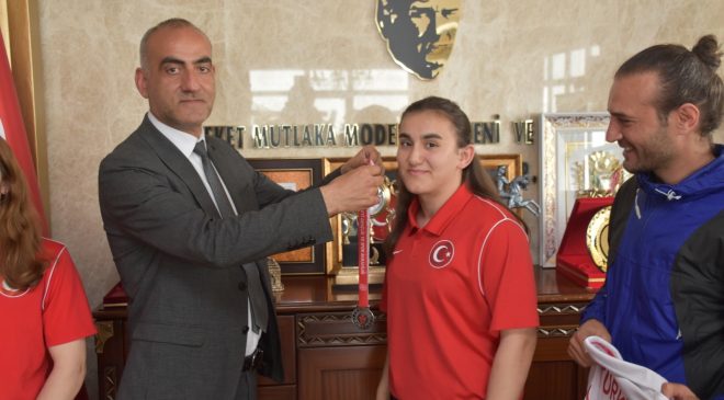 Yakakent’li Sporcu Gençler Güreş Türkiye Şampiyonasında Türkiye 2.si Oldu