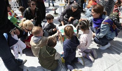 İstanbul Büyükşehir Belediyesi Kent Tiyatroları’nın 38.’sini düzenlediği “Çocuk Şenliği,” ve atölyelerle başladı.
