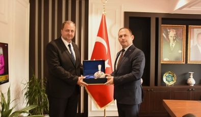 İznik Belediye Başkanı Kağan Mehmet Usta vilayet genelindeki resmi kurumlara ziyaret gerçekleştirdi.