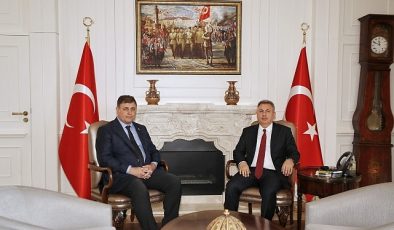 Lider Cemil Tugay’dan İzmir Valisi Elban’a ziyaret