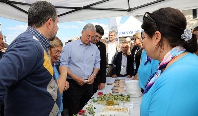 Mudanya Belediyesi Turizm Haftası aktiflikleri kapsamında Girit yemekleri ve lezzetleri Mütareke Meydanı’nda düzenlenen “Girit Mutfağı Lezzet Şöleni” etkinliğinde tanıtıldı