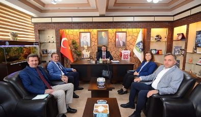 Sandıklı İlçe Ulusal Eğitim Müdürü Hüseyin Eroğlu ve beraberindeki heyet, Belediye Liderimiz Adnan Öztaş’a iyi olsun ziyaretinde bulundu