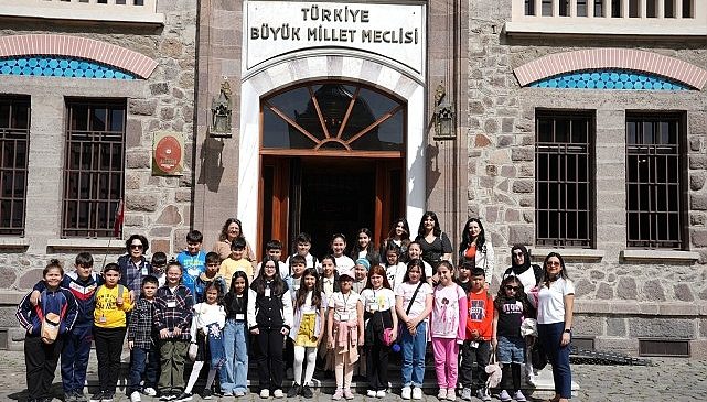 TEGV öğrencileri İstanbul ve Ankara’da Zirve Kurumsal Tahliller ile buluştu ”Hayalini kurduğumuz meslekler için daha çok çalışacağız”