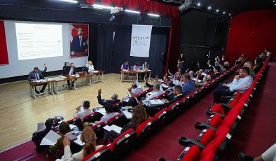 Ayvalık Belediyesi Mayıs ayı olağan meclis toplantısı Vural Sineması Nejat Uygur Sahnesi’nde gerçekleştirildi Can Dostlara Yeni Barınak