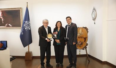 Belediye-İş Sendikası Genel Başkanı Nihat Yurdakul Aydın Büyükşehir Belediye Lideri Hasret Çerçioğlu’na nezaket ziyaretinde bulundu