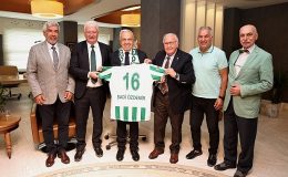 Bursaspor Kulüp Başkanı Sinan Bür ve ekibi Nilüfer Belediye Başkanı Şadi Özdemir’i ziyaret ederek misyonunda muvaffakiyetler diledi