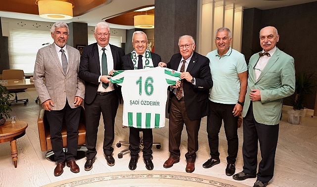 Bursaspor Kulüp Başkanı Sinan Bür ve ekibi Nilüfer Belediye Başkanı Şadi Özdemir’i ziyaret ederek misyonunda muvaffakiyetler diledi