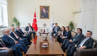 CHP Ege Bölgesi Vilayet Liderlerinden Başkan Tugay’a tebrik ziyareti Lider Tugay: “Bizler Cumhuriyet’i kuran partinin mirasçılarıyız”