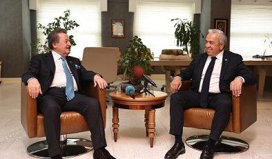 Devlet eski Bakanı Cavit Çağlar Nilüfer Belediye Lideri Şadi Özdemir’i ziyaret etti