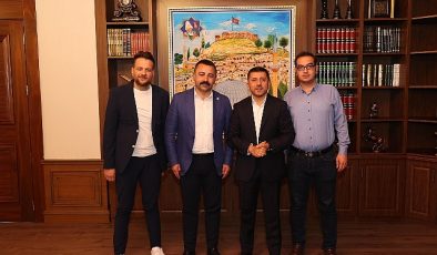 İYİ Parti Kırşehir Vilayet Lideri Zafer Satılmış’tan Nevşehir Belediye Başkanı seçilen Rasim Arı’yı ziyaret ederek tebrik etti