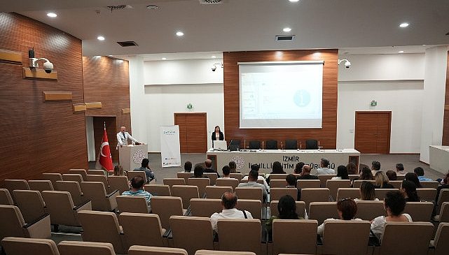 İzmir Vilayet Ulusal Eğitim Müdürlüğü’nün yürüttüğü ‘DeThink’ projesi kapsamında oluşturulan teknoloji takviyeli platform, ortaokul öğretmenlerinin kullanımına sunuldu