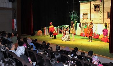 Keçiören Belediyesi bünyesinde kurulan Kent Tiyatrosu, “Gizemli Orman” isimli çocuk oyunuyla minik izleyicilerin karşısına çıktı