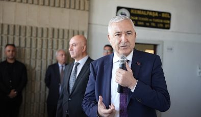 Kemalpaşa Belediye Başkanı Mehmet Türkmen, belediye çalışanları ile bir ortaya gelerek yeni periyotta kıymetli çalışmalara imza atacaklarını belirtti
