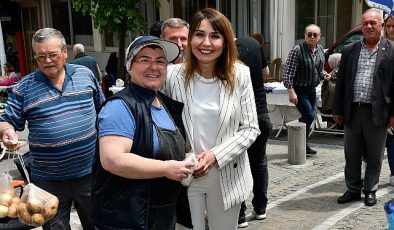 Malkara Belediye Başkanı Nergiz Karaağaçlı Öztürk, Anneler Günü aktiflikleri çerçevesinde Şehitlik Caddesi’nde düzenlenen Bayan Emeği Pazarı’nı ziyaret etti