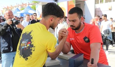 Muğla Büyükşehir Belediye Başkanı Ahmet Aras’ın yerel seçimler öncesi vaatlerinden biri olan Gençlik Şenliği 15 Mayıs’ta başladı