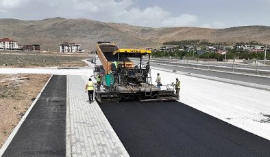 Selçuklu Belediyesi 2024 yılı asfalt ve altyapı dönemini sıcak asfalt çalışmalarıyla açtı