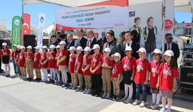 Toyota Otomotiv Sanayi Türkiye Trafik Güvenliği Fotoğraf Müsabakasıyla Genç Yetenekleri Ödüllendirdi